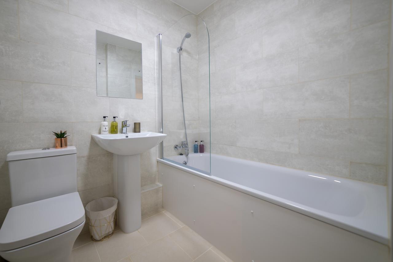 London Heathrow Serviced Apartments Ashford  Bagian luar foto