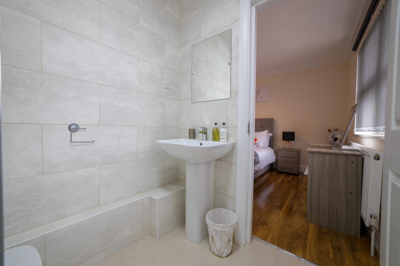 London Heathrow Serviced Apartments Ashford  Bagian luar foto